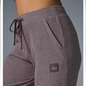 ALO Yoga Ribbed Pants in Purple
